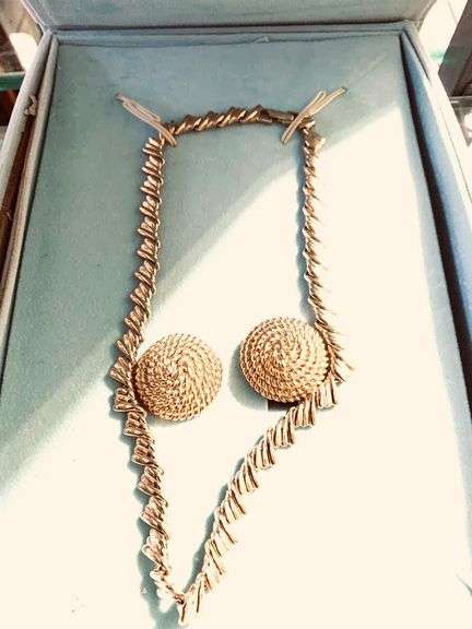 Stauer Earring and necklasce set