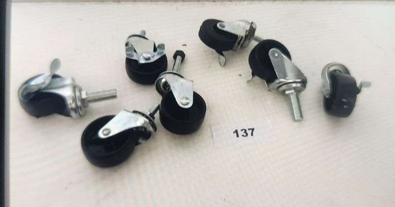 ASSORTED LOT OF CASTERS LOCK AND UNLOCK