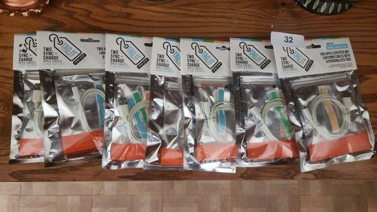 TAGIT TWO SYNC + CHARGE APPLE CABLES 3FT & 6FT, TWO APPE CERTIFIED MFI LIGHTNING CABLES WITH 8 PERSONALIZED TAGS