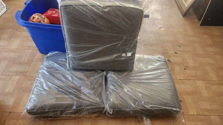 BROYHILL OUTDOOR PATIO CUSHIONS GRAY