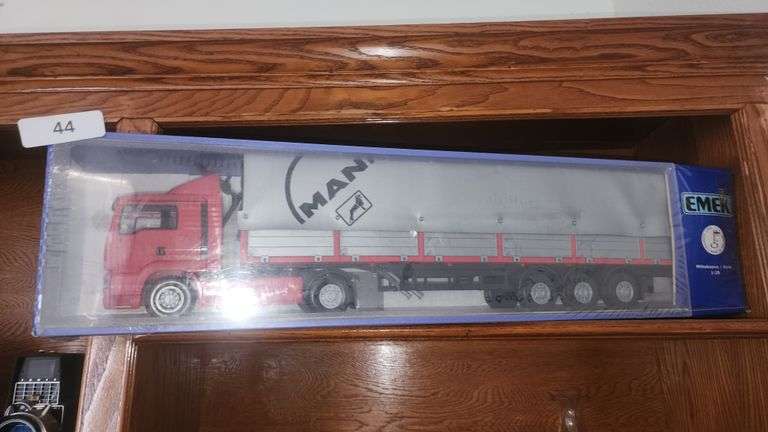 VINTAGE 18 WHEELER SEMI TOY IN PACKAGING