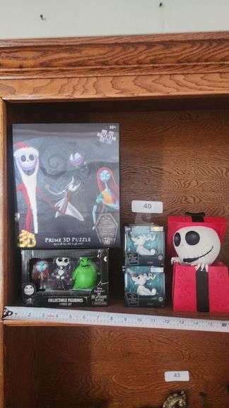 NIGHTMARE BEFORE CHRISTMAS COLLECTION, PUZZLE, COLLECTABLE FIGURINES, CHRISTMAS ORNAMENTS AND HOME DÉCOR, SOLD BY PIECE