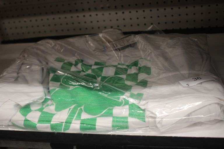 GRAYSON THREADS WHITE T-SHIRT W/GREEN FOUR LEAF CLOVER - SIZE L/XL