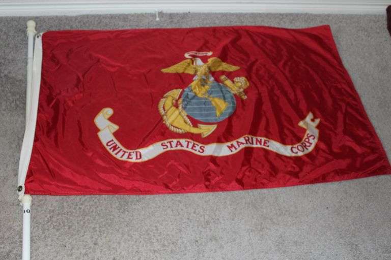 LARGE MARINE FLAG AND POLE