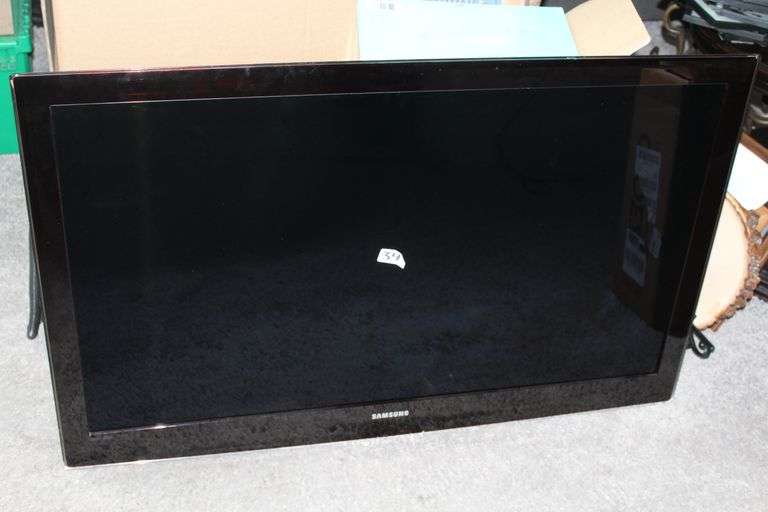 45" SAMSUNG TV W/ REMOTE