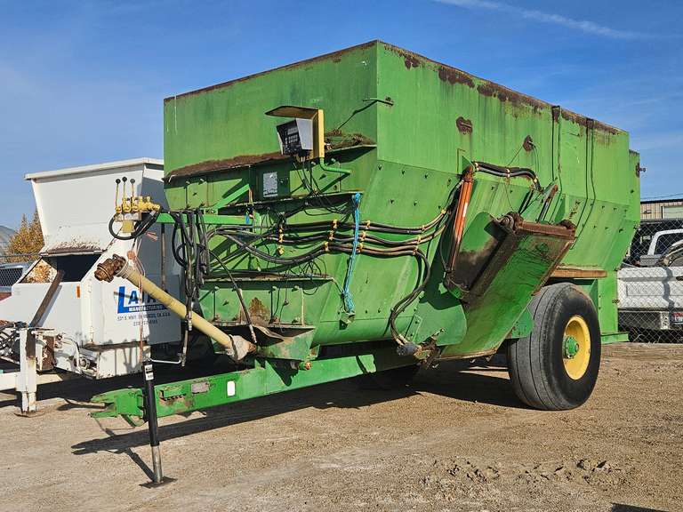 1994 Lowen 580 Cu Ft Mixer/Feeder