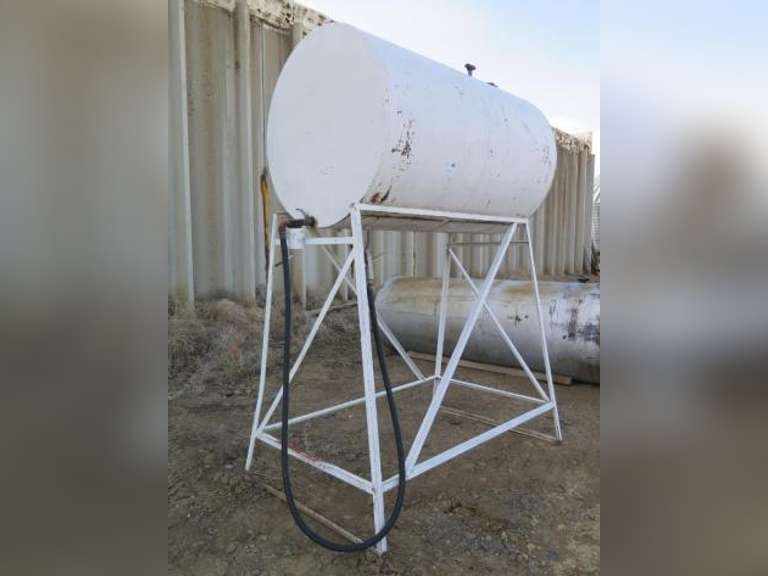 500 Gallon Fuel Tank & Stand