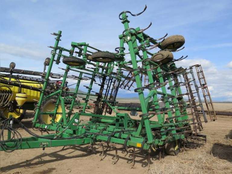 John Deere 980 44' Hydraulic Fold Field Cultivator