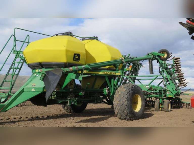 John Deere 1900 Air Seeder Cart and 1820 36' Drill