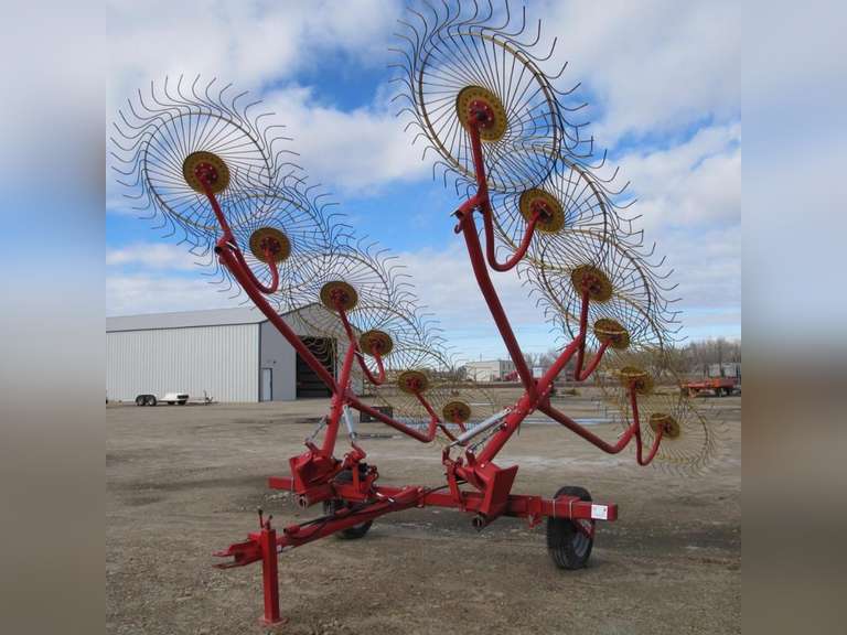 Tonutti 12 Wheel Hydraulic Fold Hay Rake