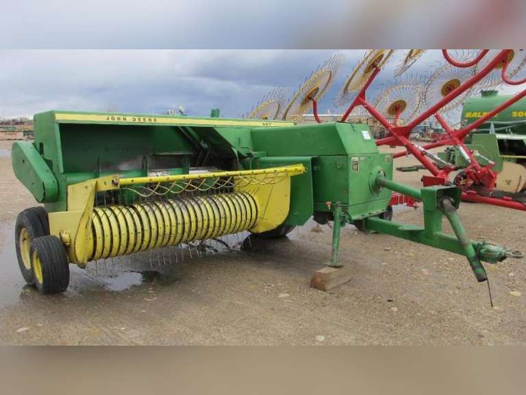 John Deere 467 16"x18" Baler