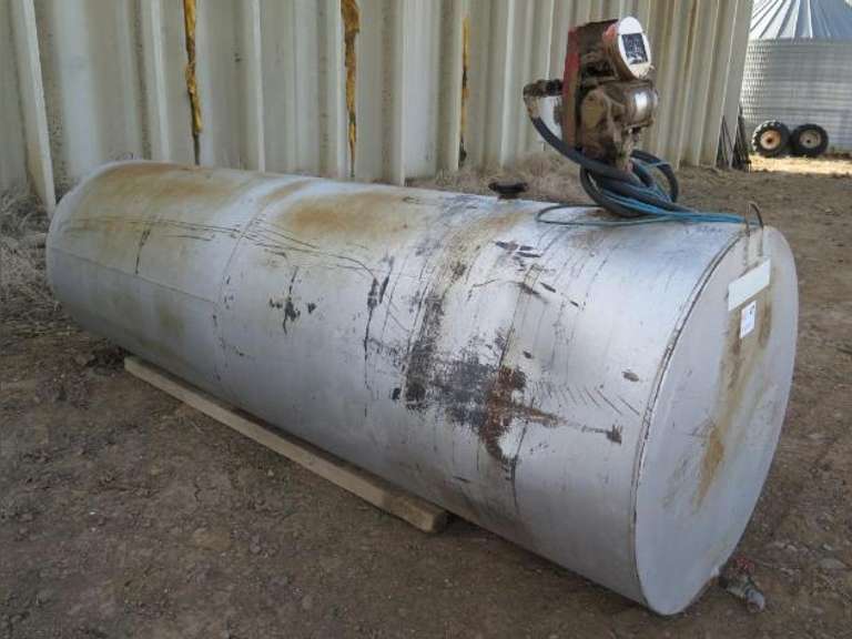 1000 Gallon Fuel Tank & 110v Pump