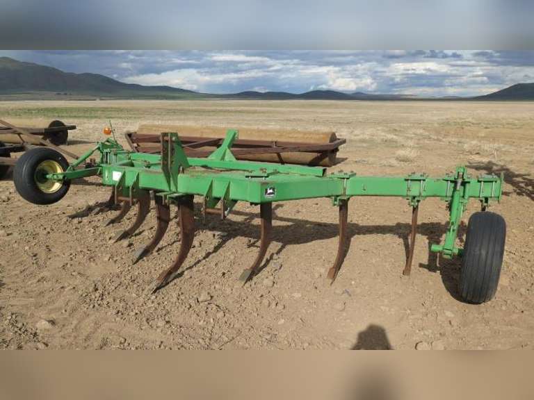 John Deere 915 9-Shank Ripper