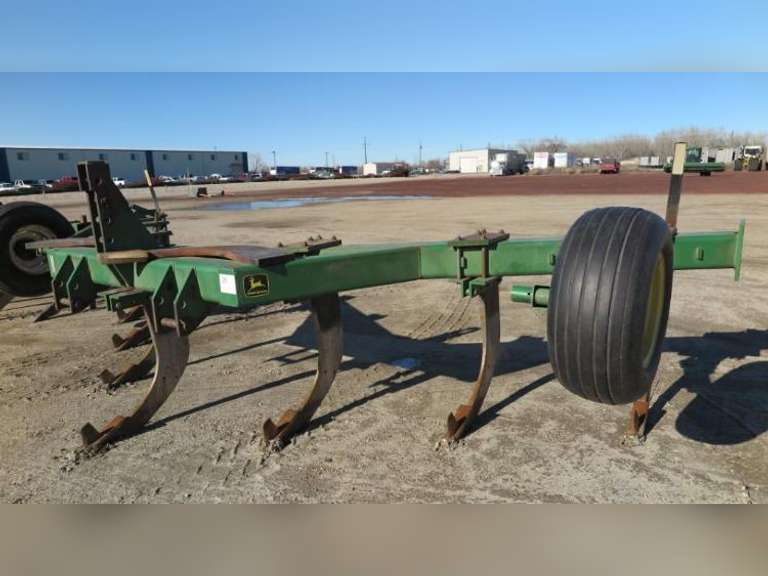 John Deere 915 - 7-Shank Ripper