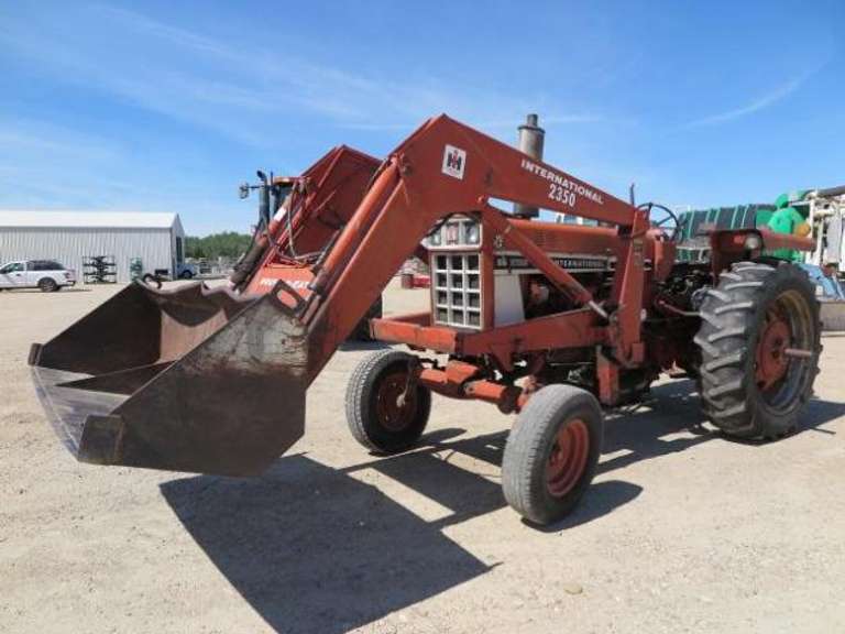 International Hydro 86 - 69HP Diesel Tractor