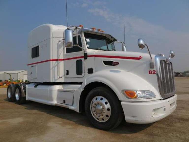 2012 Peterbilt 386 - Semi Truck with Sleeper