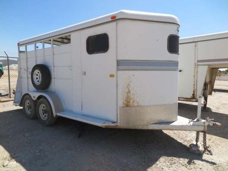 1995 Logan Ranger III - 16' Slant 3-Horse Trailer