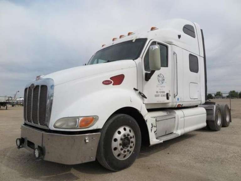 2005 Peterbilt 387 - Conventional Sleeper