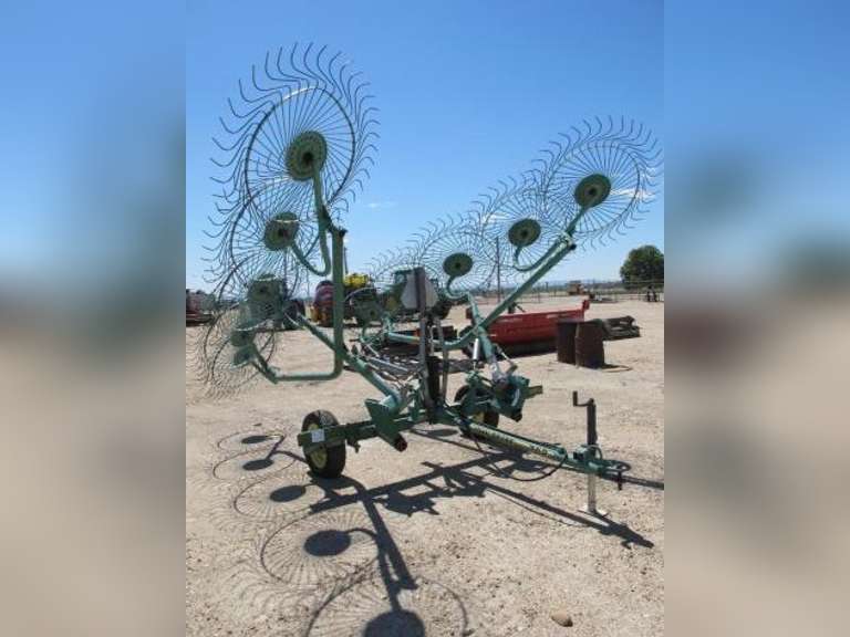 John Deere 702 10 Wheel HYD Fold Hay Rake