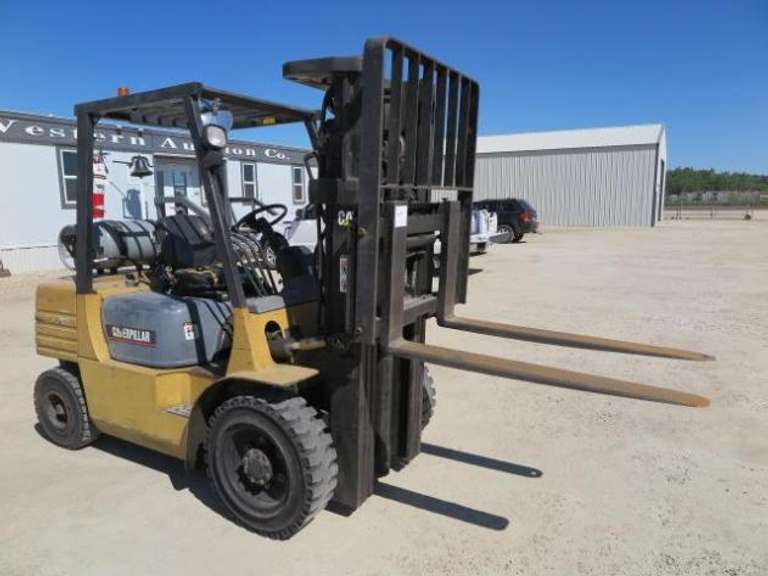 Caterpillar GP30 - 6K Lb. Forklift