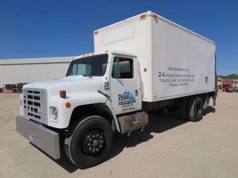 1988 International S1700 - 18' Dry Van Box Truck