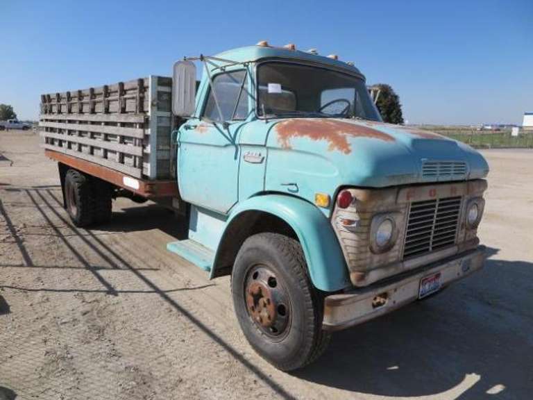 1969 Ford 600 - with 16' Bed & Hoist