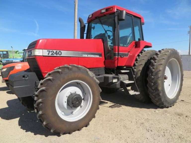 Case Magnum 7240 - 195HP MFWD Tractor