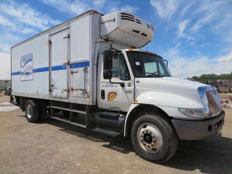 2006 International 4300 - 22' Reefer Truck