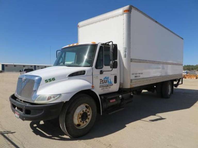 2005 International 4300 - 24' Dry Van Box Truck