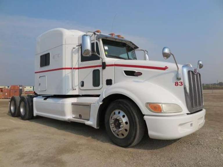 2012 Peterbilt 386 - Semi Truck with Sleeper