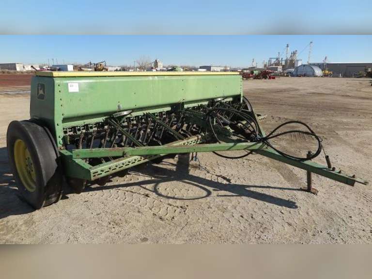 John Deere 8200 - 12' Double Disc Grain Drill