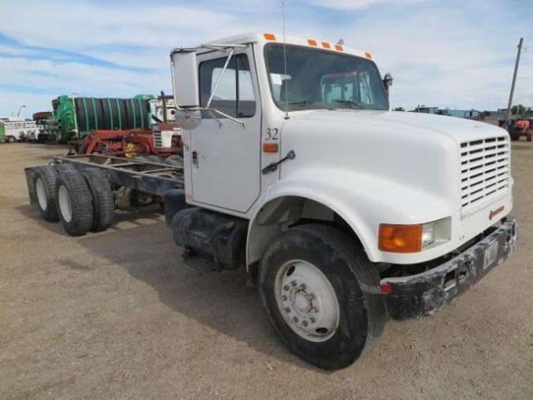 1990 International 4900 - 2 Axle Cab & Chassis