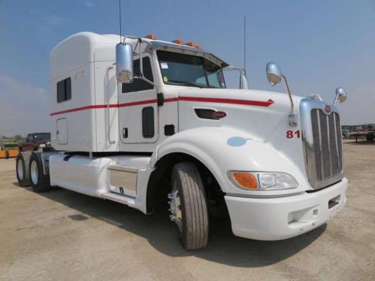 2012 Peterbilt 386 - Semi Truck with Sleeper