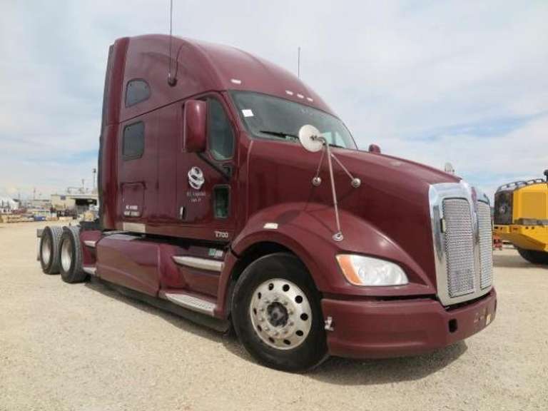 2011 Kenworth T700 - Conventional Sleeper Semi - Just Arrived 6/11