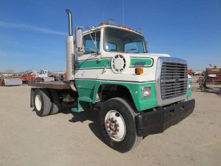 1989 Ford L8000 • With 9.5' Flatbed