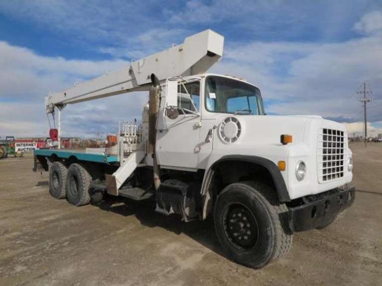 1982 Ford • Flatbed & Crane Truck