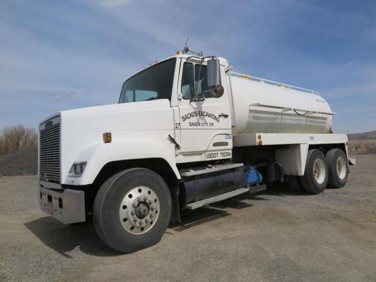 1988 Freightliner • 3,200 Gallon Sewer Pumper Truck