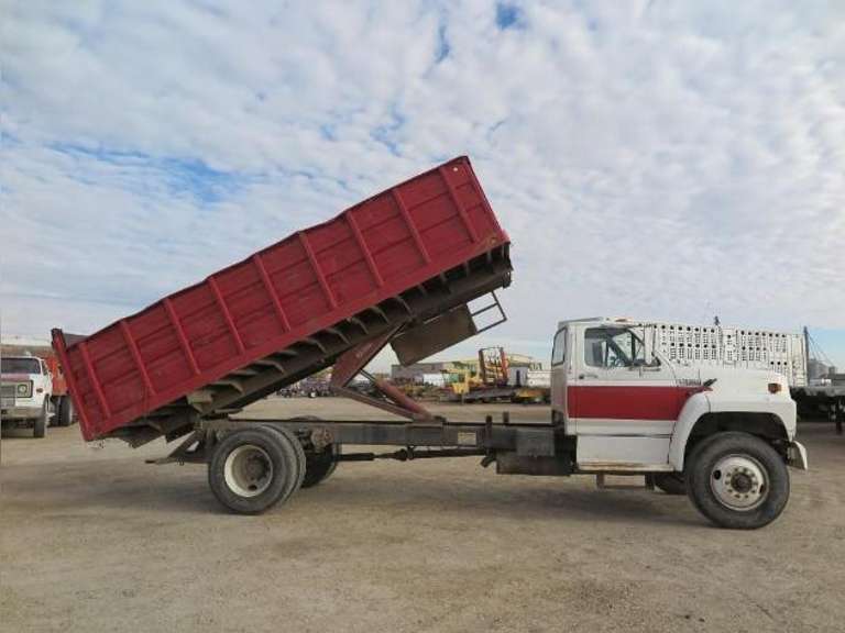 1992 Ford 7000 Truck with 18' Bed and Hoist