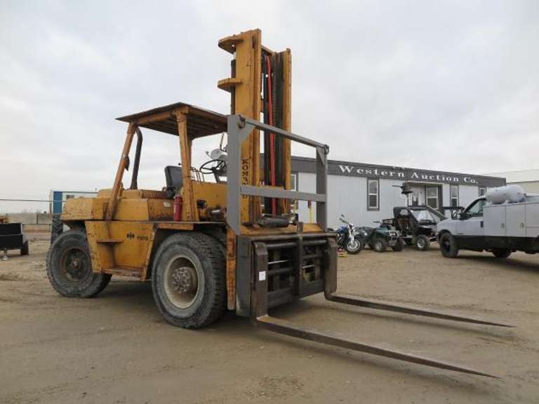 Komatsu FD70 • 7-Ton Diesel Forklift - JUST ARRIVED 11/11