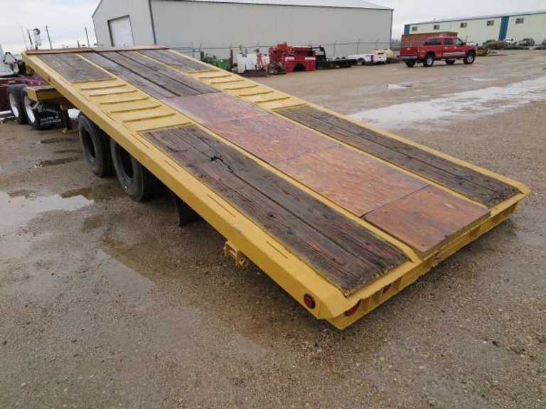 1978 Freuhauf • 27' Tilt Deck Equipment Trailer