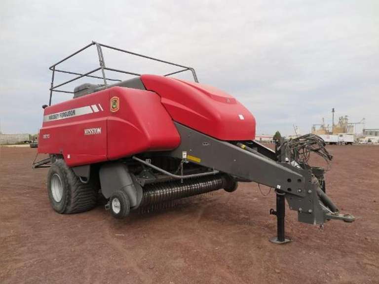 Massey Ferguson 2270 • 3' x 4' Hay Baler