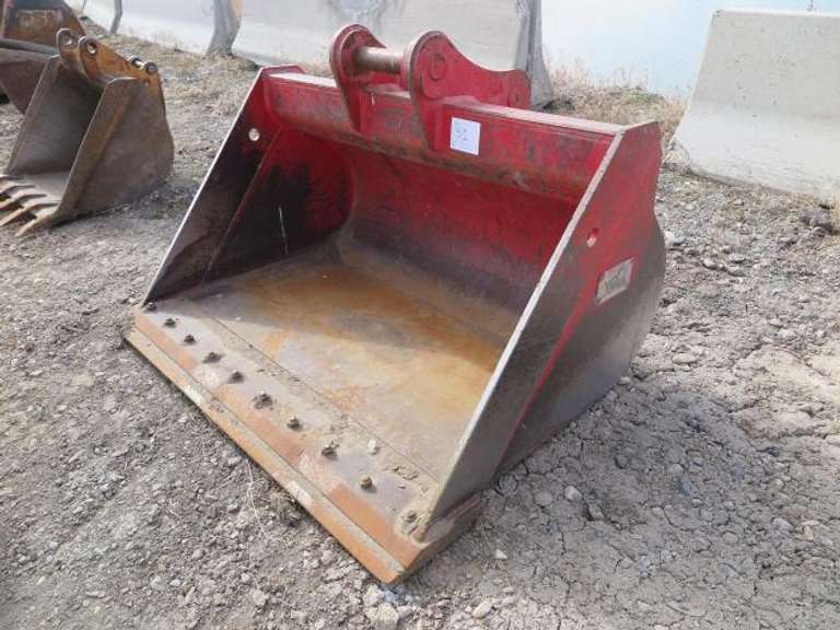 Jones • 58" Bucket