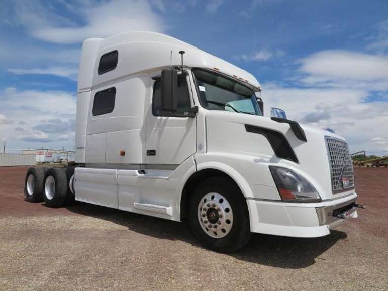 2007 Volvo • Conventional Sleeper Cab Semi