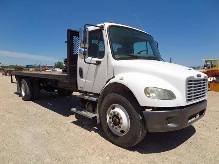 2006 Freightliner M2 Class • With 22' Flatbed