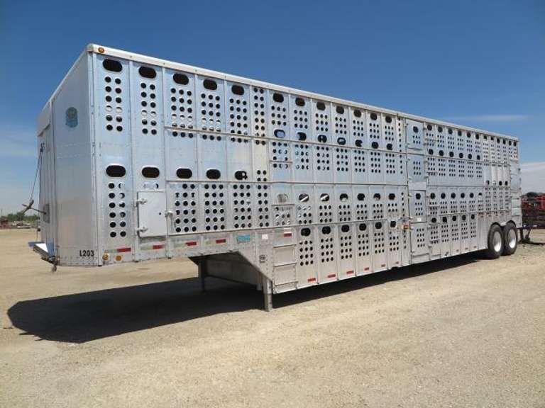 1998 Merritt • 48' Aluminum Livestock Trailer