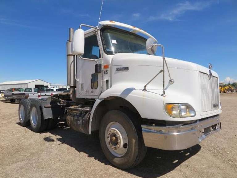2000 International • Conventional Day Cab