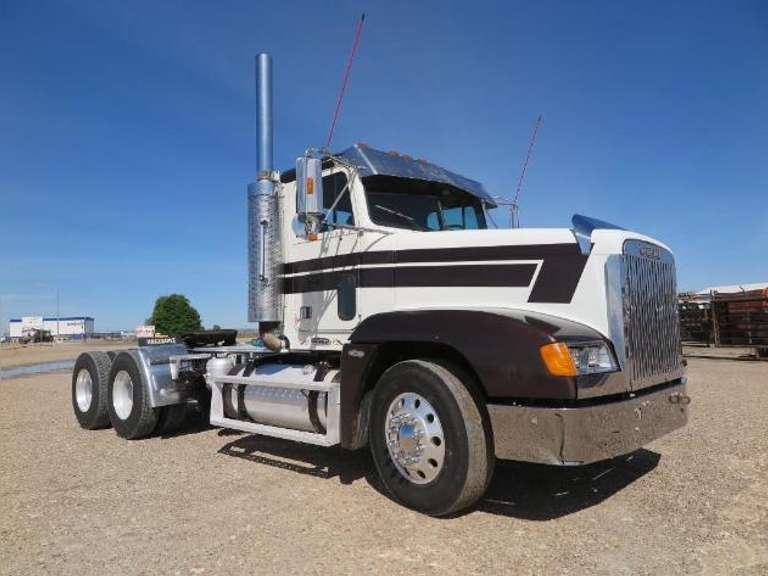 2000 Freightliner • Conventional  Day Cab