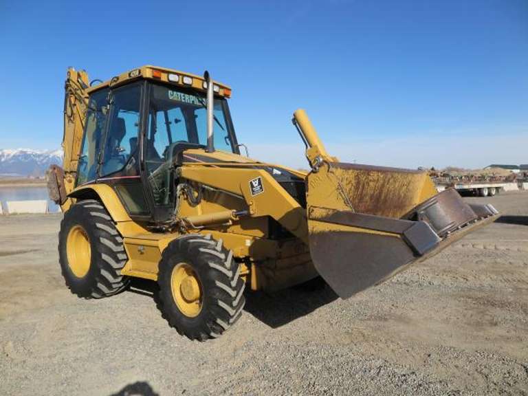 2004 Cat 420D • 4x4 Backhoe
