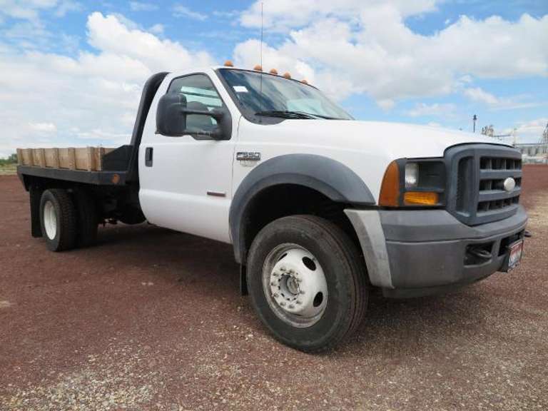 2007 Ford F-550 • 4x4 Flatbed Pickup