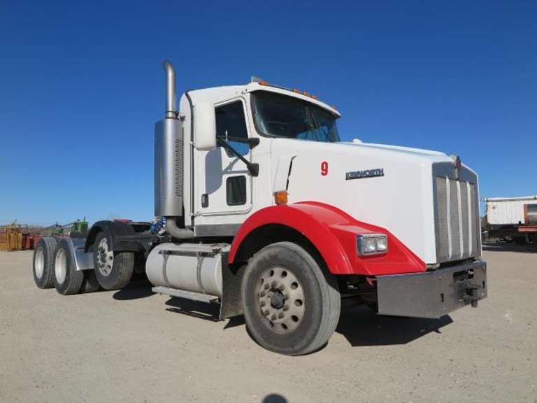 2007 Kenworth T800 • Conventional Day Cab Semi